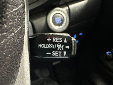 2022 Toyota Hilux Invincible 2.4 D4D Auto Double Cab €36,800 thumbnail