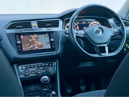2018 Volkswagen Tiguan HIGHLINE 2.0 TDI 150HP M MANUAL 6SPEED FWD 5DR €24,950 thumbnail