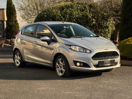 2017 Ford Fiesta - thumbnail 1