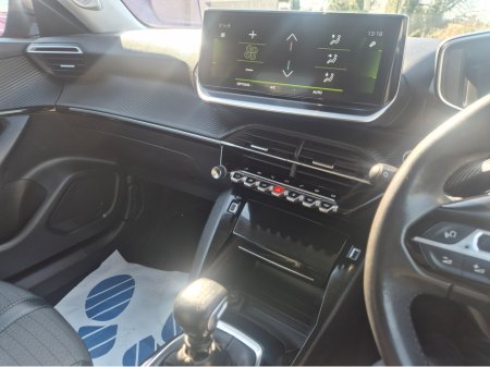 2022 Peugeot 2008 - thumbnail 16