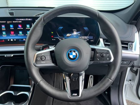2025 BMW iX1 - thumbnail 4