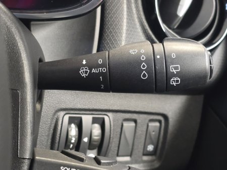 2019 Renault Clio - thumbnail 17