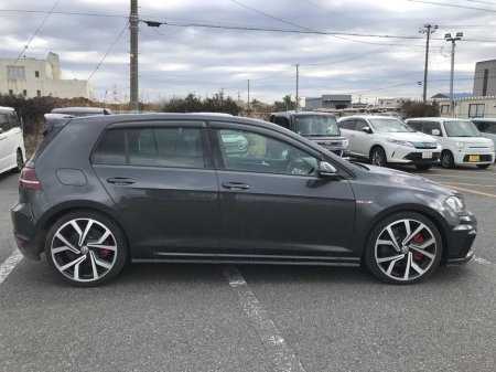 2016 Volkswagen Golf - view 4