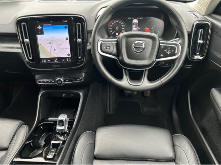 2023 Volvo XC40 - thumbnail 4