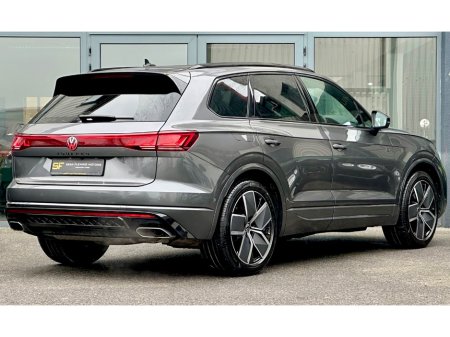 2025 Volkswagen Touareg - thumbnail 2