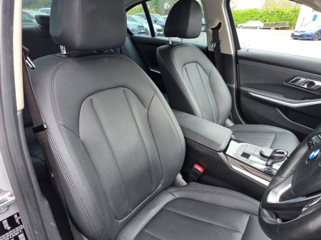 2019 BMW 3 Series - thumbnail 4