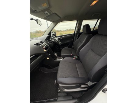 2014 Suzuki Swift - thumbnail 9