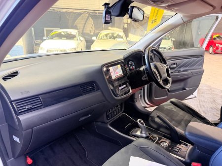 2016 Mitsubishi Outlander - thumbnail 17