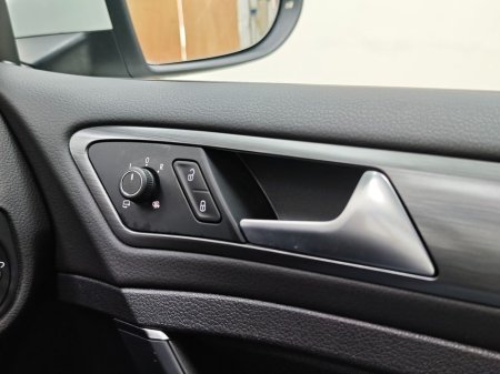 2019 Volkswagen Golf 2.0 TDI Automatic €22,995 thumbnail