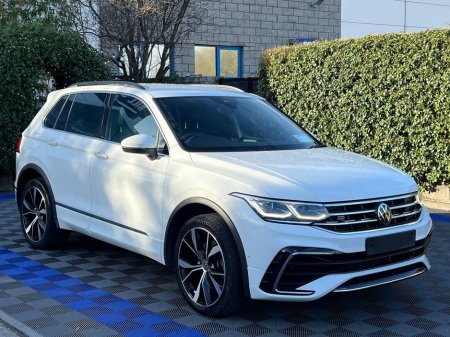 2023 Volkswagen Tiguan R-LINE 1.4 HYBRID // 20" R-LINE ALLOYS // PARKING SENSORS // APPLE CARPLAY/ANDROID AUTO €36,900 thumbnail