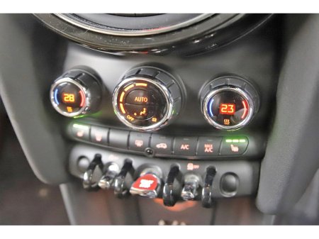 2017 MINI Hatch 1.5 COOPER AUTO 5DR *BI-TONE ROOF*UPGRADED 17" ALLOY WHEELS* €16,490 thumbnail