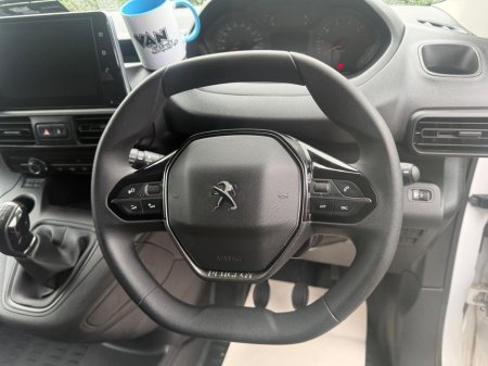 2022 Peugeot Partner 1.5 BLUE HDI 100 LONG BODY 6.2 €13,750 thumbnail