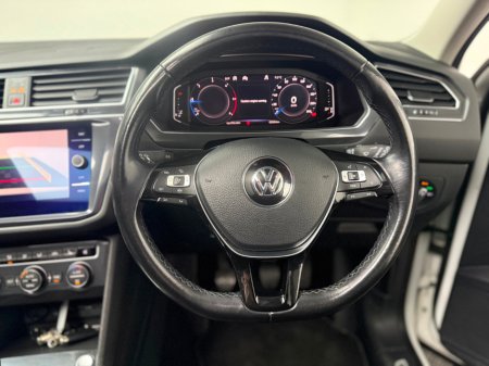 2020 Volkswagen Tiguan Allspace R-LINE 2.0TDI 150HP 7 SEATER *PAN ROOF* €32,990 thumbnail