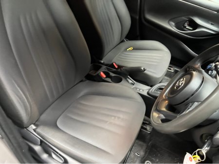 2021 Toyota Yaris - thumbnail 8