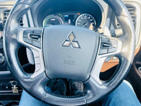 2017 Mitsubishi Outlander - thumbnail 23