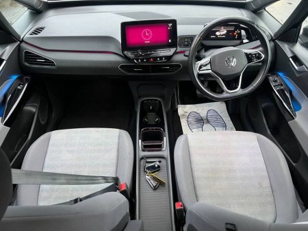 2023 Volkswagen ID.3 LIFE 58KWH // APPLE CARPLAY/ANDROID AUTO // PARKING SENSORS // DUAL ZONE CLIMATE CONTROL €20,950 thumbnail
