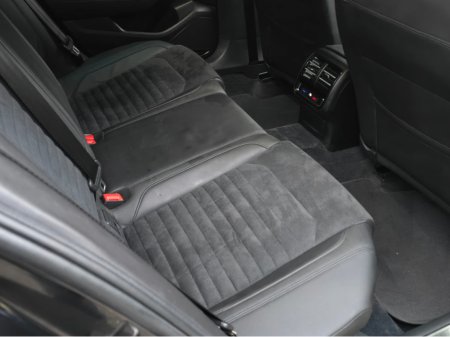 2017 Volkswagen Passat GT TDI BLUEMOTION 4MOTION TECHNOLOGY DSG €28,995 thumbnail