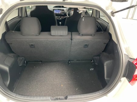 2017 Toyota Yaris - thumbnail 15