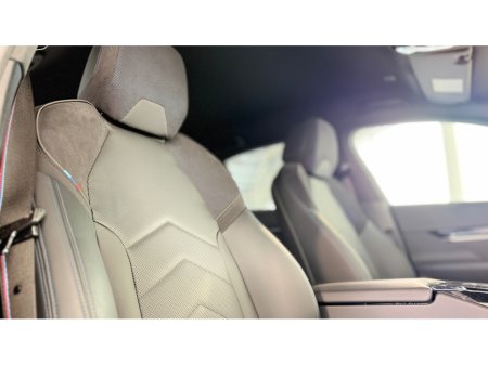 2025 BMW 5 Series - thumbnail 6