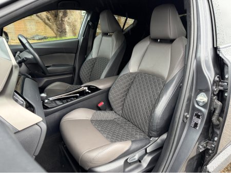 2023 Toyota C-HR HYBRID..Keyless Entry..Apple CarPlay €22,750 thumbnail