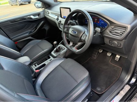 2021 Ford Focus - thumbnail 16