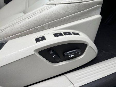 2017 Volvo V40 - thumbnail 13