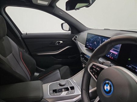 2025 BMW 3 Series - thumbnail 12