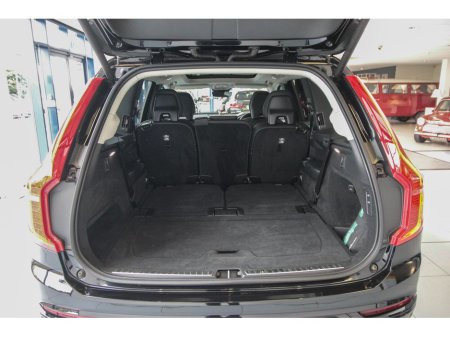 2022 Volvo XC90 RECHARGE T8 ULTIMATE DARK AWD €59,899 thumbnail