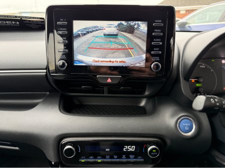 2023 Toyota Yaris - thumbnail 17