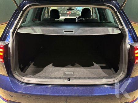 2020 Volkswagen Golf ESTATE 1.2L TSI - COMFORT LINE MEISTER - DIAMOND CUT ALLOYS - REVERSE CAMERA - CRUISE CONTROL - PADDLE SHIFT €19,950 thumbnail