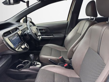 2019 Toyota Aqua CROSSOVER €14,888 thumbnail