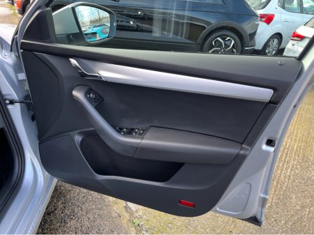 2019 Skoda Octavia AMBITION ESTATE 1.6 DIESEL //REVERSE CAMERA//CARPLAY// €16,950 thumbnail