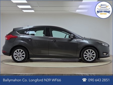 2017 Ford Focus - thumbnail 8