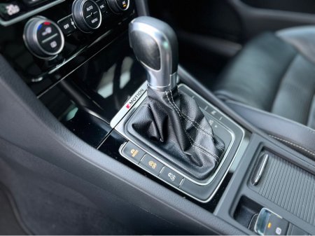 2018 Volkswagen Golf 2.0 R 4MOTION 310PS 5DR A AUTO €28,950 thumbnail