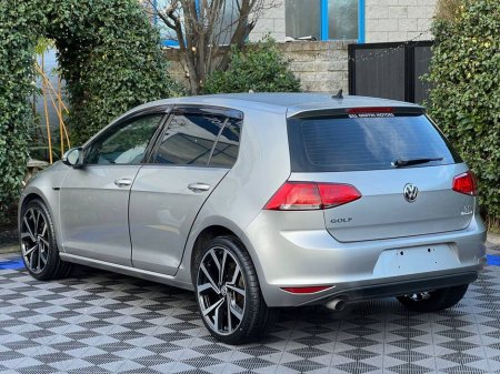 2016 Volkswagen Golf R-LINE PACK 1.2 TSI AUTO // FULL SERVICE HISTORY // NEW 19" ALLOYS // BLUETOOTH MUSIC €15,950 thumbnail