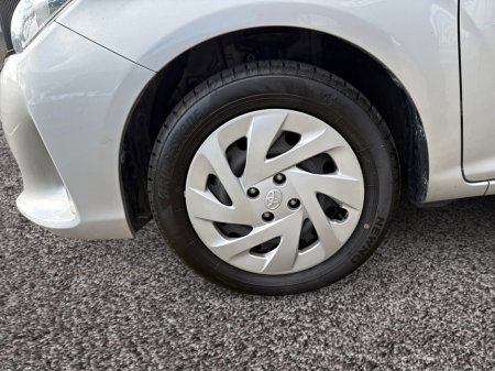 2018 Toyota Corolla - thumbnail 16