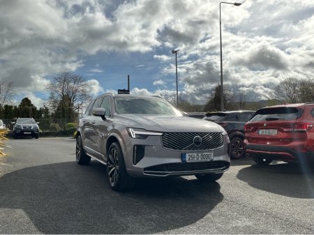 2025 Volvo XC90 - thumbnail 4