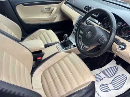 2014 Volkswagen CC - view 2