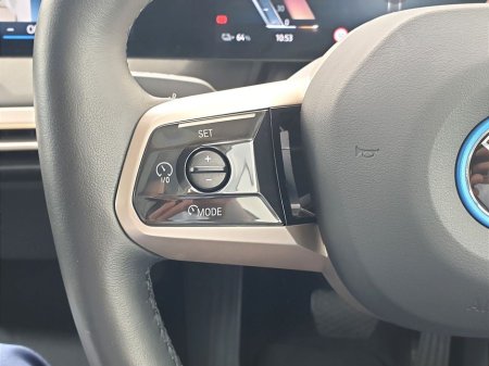 2022 BMW iX - thumbnail 17