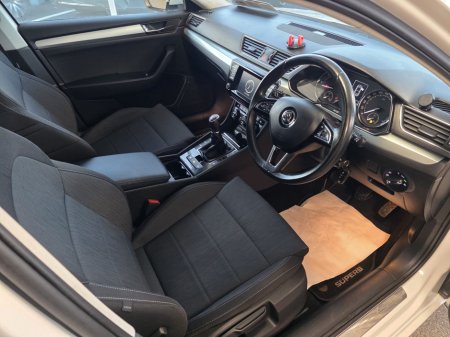 2016 Skoda Superb - thumbnail 9