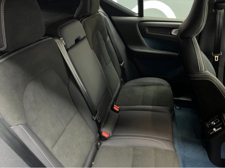 2023 Volvo XC40 - thumbnail 16