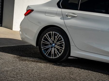 2022 BMW 3 Series - thumbnail 13