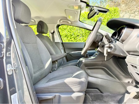 2016 Peugeot 5008 - thumbnail 15