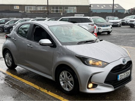 2023 Toyota Yaris 1.5 HYBRID LUNA..rear camera..warranty includedd €16,950 thumbnail