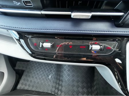 2026 Maxus Deliver 9 FWD LUX MODEL thumbnail