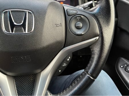 2016 Honda Fit DAA-GP5 €12,750 thumbnail