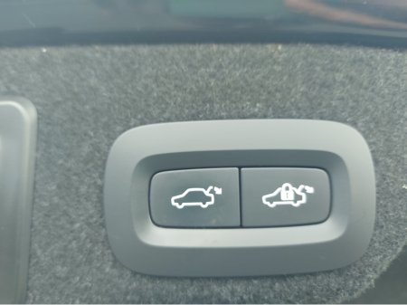 2021 Volvo S90 D4 MOMENTUM AT 4DR AUTO €34,950 thumbnail