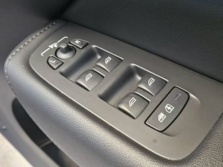 2022 Volvo XC60  €42,950 thumbnail
