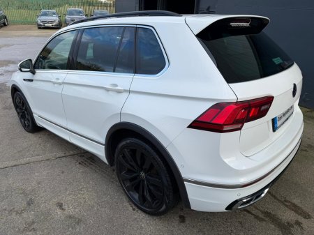 2023 Volkswagen Tiguan 231 D R-LINE 2.0 TDI 6SP FWD 150HP LOW KMS! €41,995 thumbnail