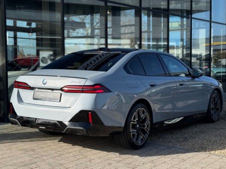 2026 BMW 5 Series - thumbnail 2